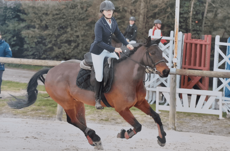 cloe-souhaite-revaloriser-les-chevaux